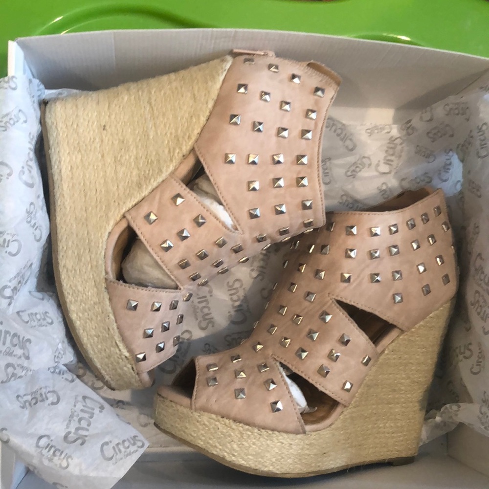 Platform wedge